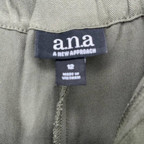 a.n.a New Approach Wear High Waisted Oregano Pleated Shorts Decorative Buttons - Picture 7 of 11